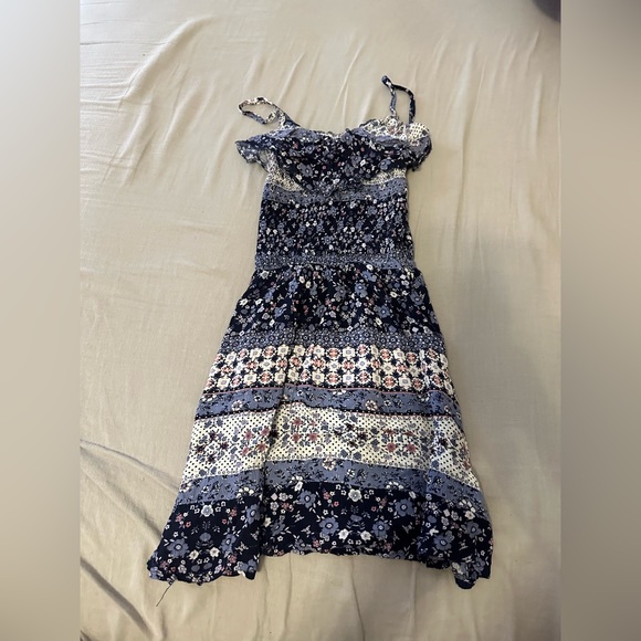 Cute dress from aero - Picture 2 of 3